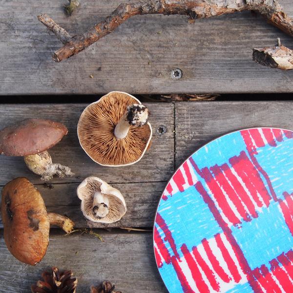 Round ‘Iskola’ Pot Stand by Jonna Saarinen