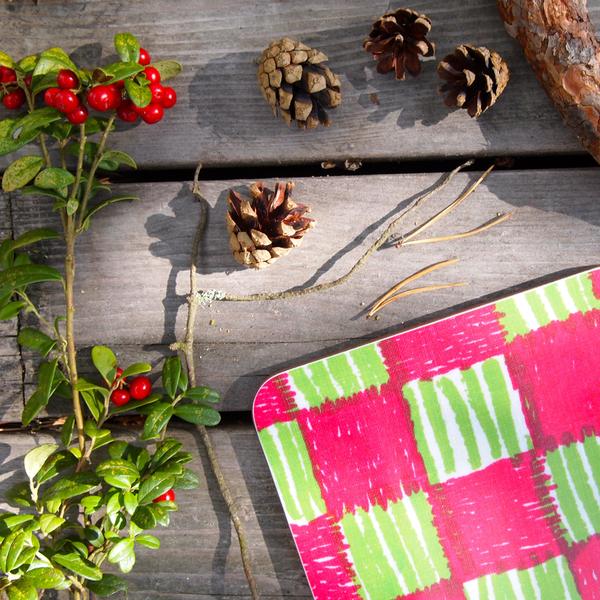 Square ‘Iskola’ Pot Stand by Jonna Saarinen. Pink and Green