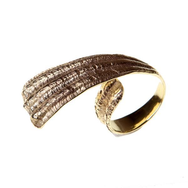 Nina van Houten, Long Sea Shell Golden Ring