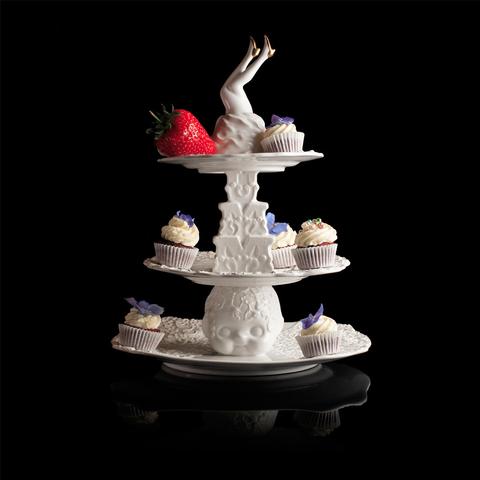 Blaue Blume Petit Four stand - Gold Shoes